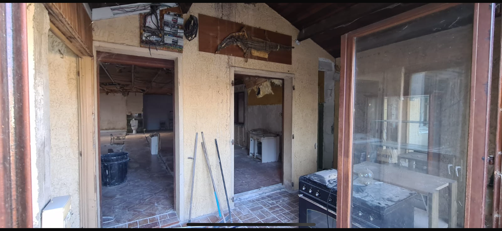 Avant rénovation intérieure avec murs et supports à reprendre