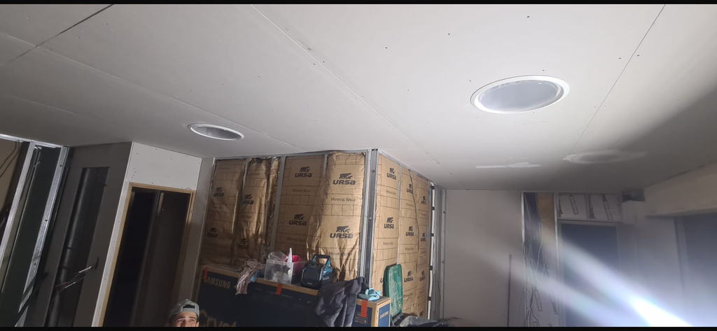 Préparation des murs et plafonds avant mise en peinture